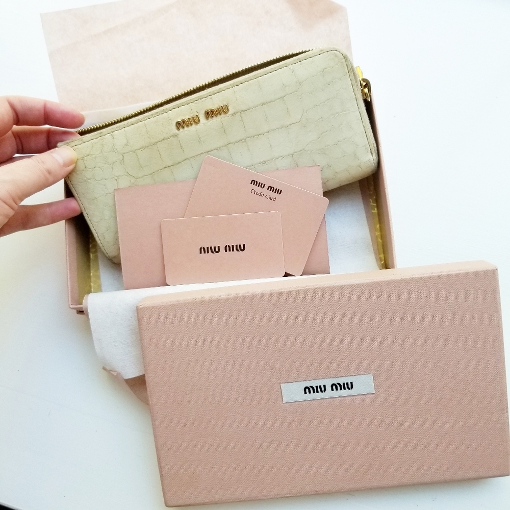 MIU MIU long wallet leather zipper clutch